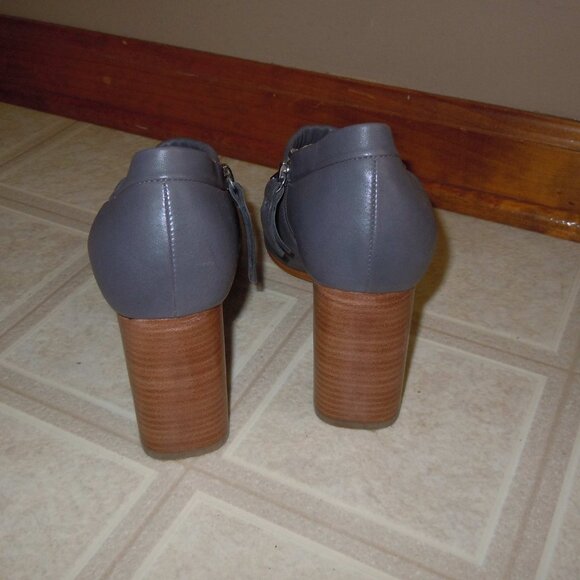 CLARKS ‘GRACE LOLA’ DK GRAY LEATHER BOOTIES HEELS SIZE 9 ½ EXC COND IN BOX - Picture 5 of 8